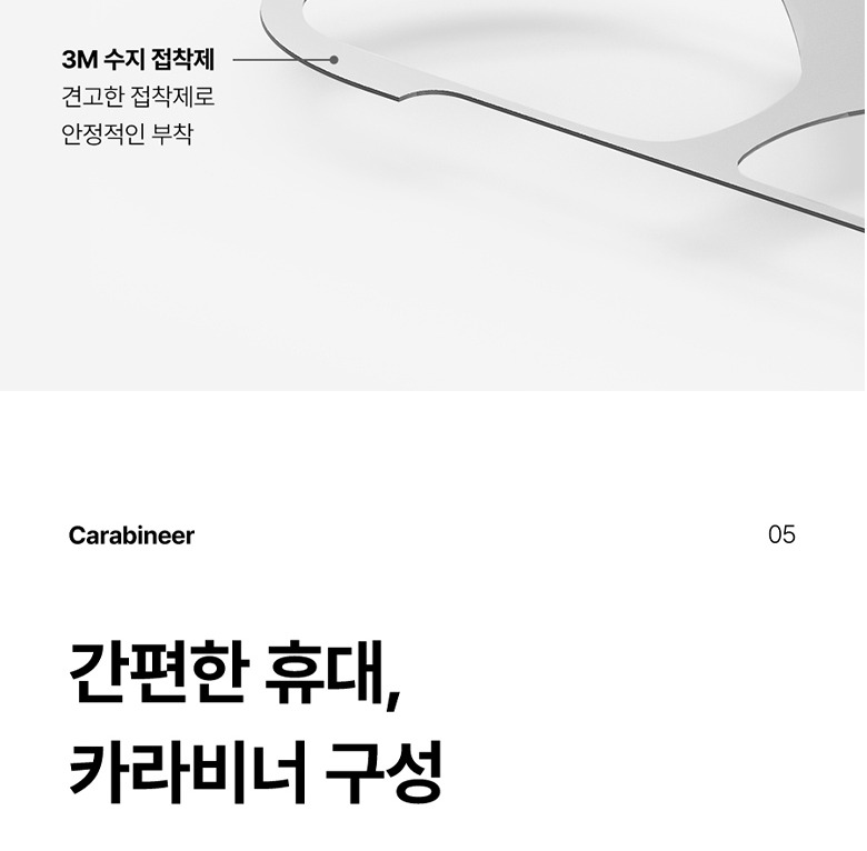 케이스를 씌운 채 충전 상태를 확인하는 모습