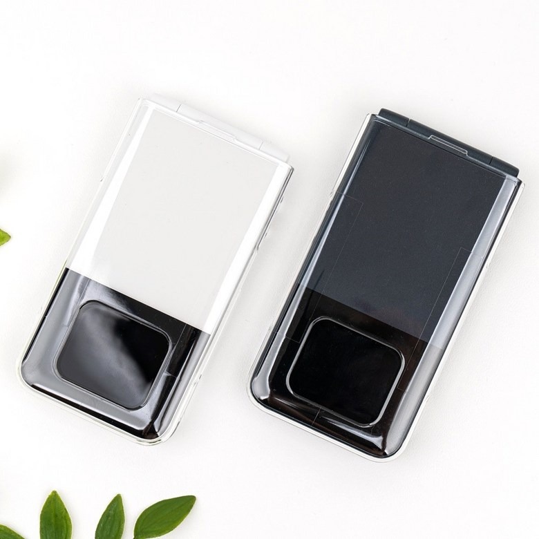전원 버튼과 휴대폰 줄 연결 위치