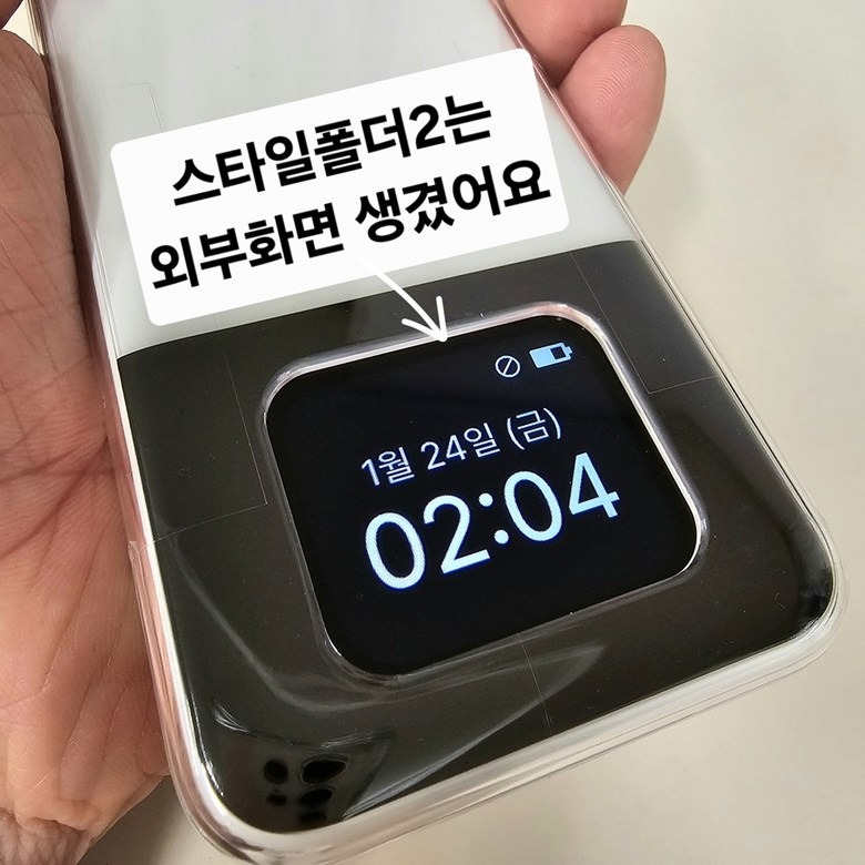목걸이형 스트랩 활용 모습
